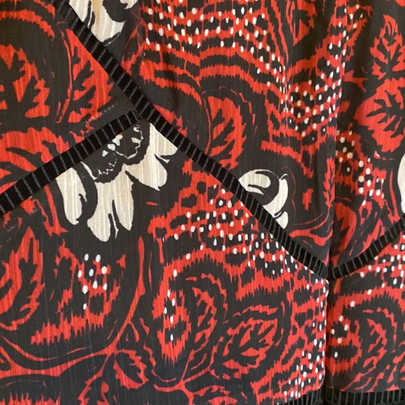 TED BAKER LONDON Alexxei Ladder Trim red floral Blouse size 4 - Picture 12 of 15